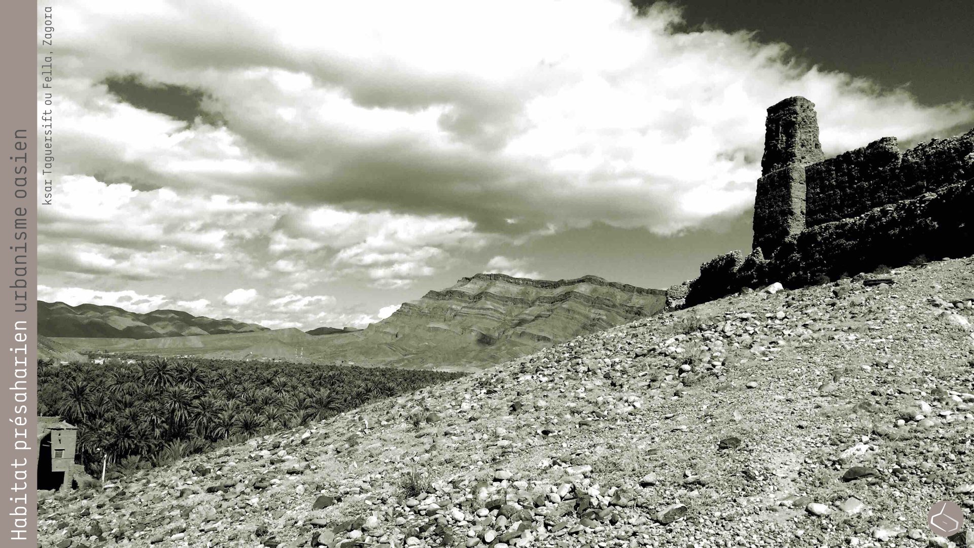   9. Parfois, les hauteurs permettaient aussi de rester vigilant sur les parcours suivis par les caravanes qui arrivaient à M’hamid El Ghizlane (Zagora) et à Tighmert et Assir (Guelmim), depuis le Mali et le Soudan.        9. Sometimes the heights al