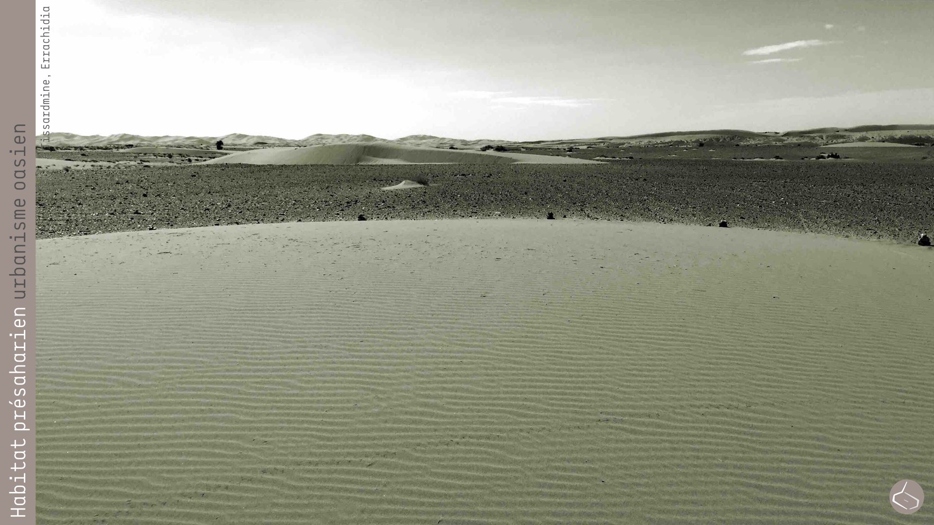 35. Quand on parle d’habitat dans le désert (dans un sens architectural), on pense toujours à des maisons construites en terre, mais il y a un autre type d’habitat qui se construit et se déconstruit tout le temps. 35. When we talk about habitat in the desert (in an architectural sense), we always think on houses built in rammed earth, but there is another type of habitat that is constructed and deconstructed all the time.