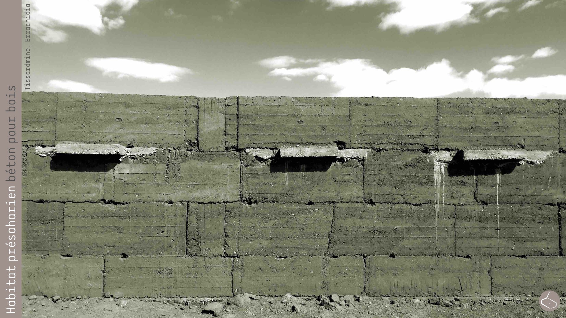 70. Il est vrai que de plus en plus, on voit que des construction en béton, mais il est aussi vraie que de fois, les gens ne trouvent pas le bois nécessaire, ou bien il est très cher et ils doivent utiliser le béton dans des éléments ponctuels, comme ces lintaux à Tissardmine (Errachidia). 70. It is true that more and more, we see concrete construction everywhere, but it is also true that sometimes, people do not find the necessary timber, or it is very expensive, so they must use concrete in specific elements, such as these lintels in Tissardmine (Errachidia).