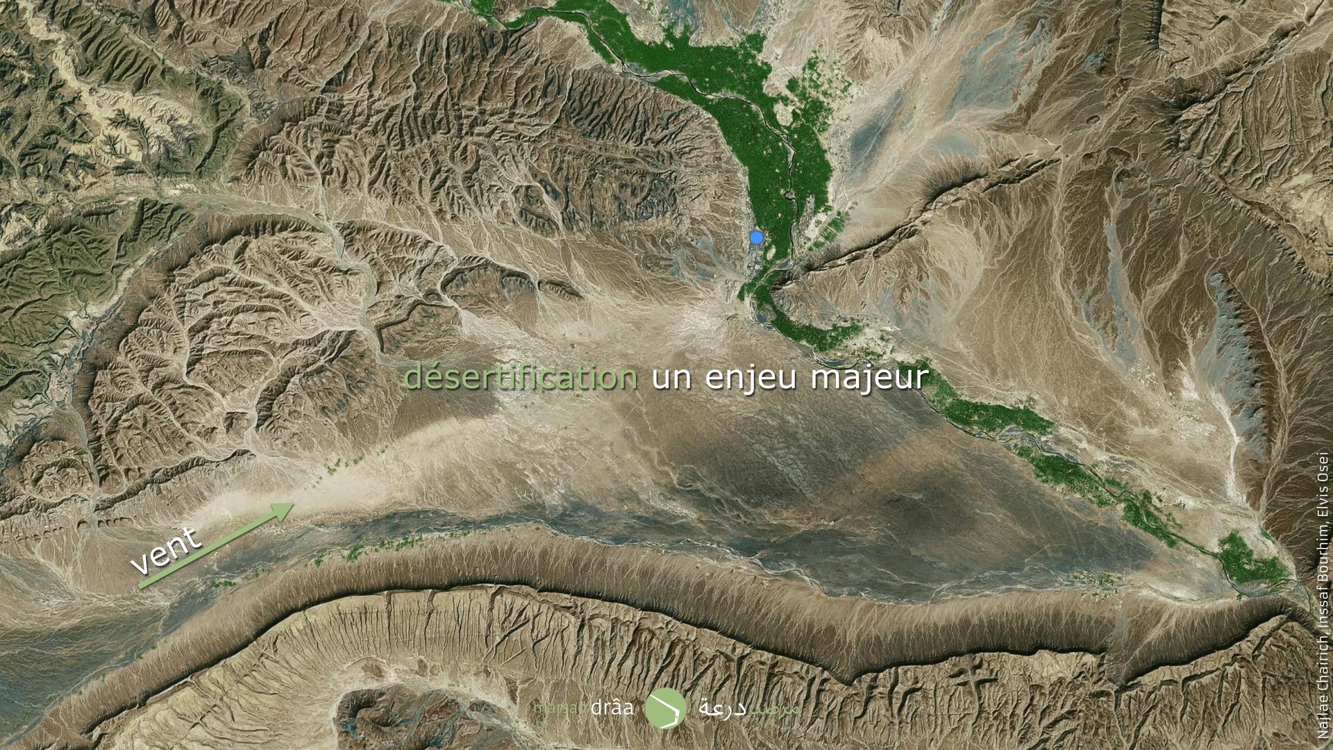 La désertification est un enjeu majeur dans les régions désertiques puisqu’il menace des villes entières. Dans le cas d’Amezrou, les dunes viennent du sud-ouest, grâce à l’action du vent.