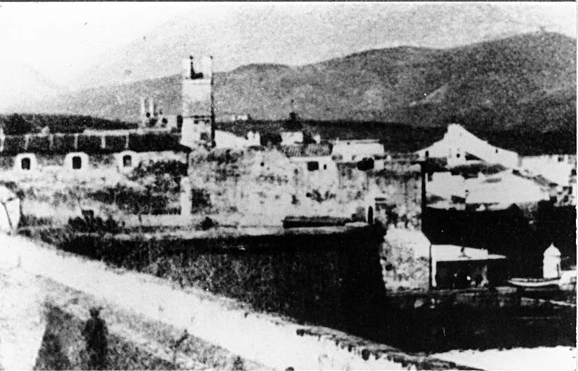 Baluarte de San Sebastián, con el de San Juan de Dios y su torre en segundo plano, a finales del siglo XIX.