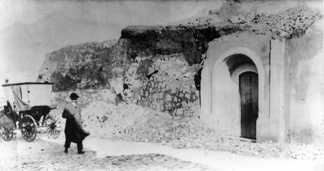 Capilla de San Juan de Dios en la caserna del baluarte de su nombre, donde la tradición dice que dormía el santo en su estancia en la Ciudad.