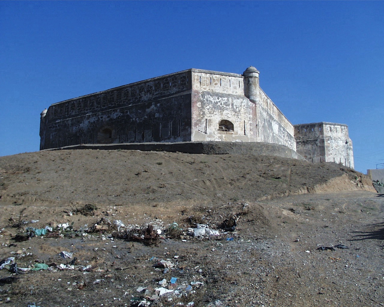 EXTERIOR1.JPG