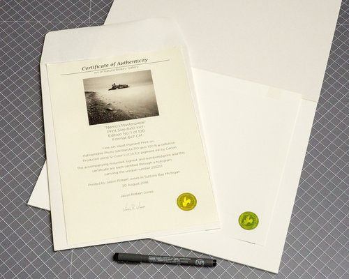The Che-Howell Collection - A certificate of authenticity from