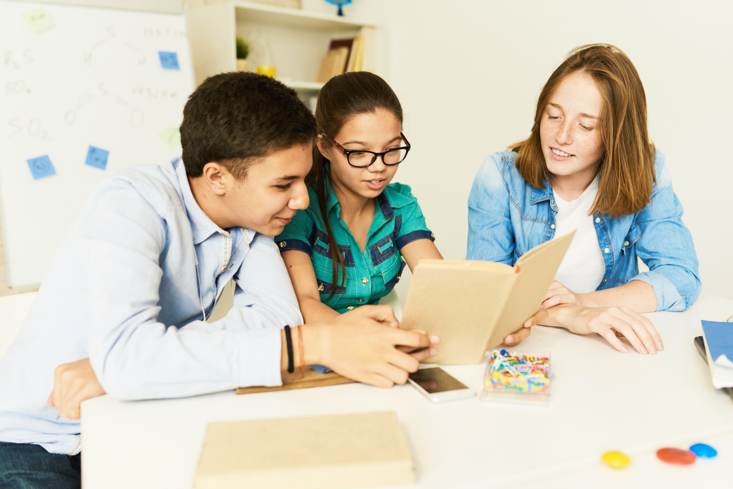 teenagers-reading-a-book-together-in-classroom-2026-01-08-08-24-13-utc.jpg