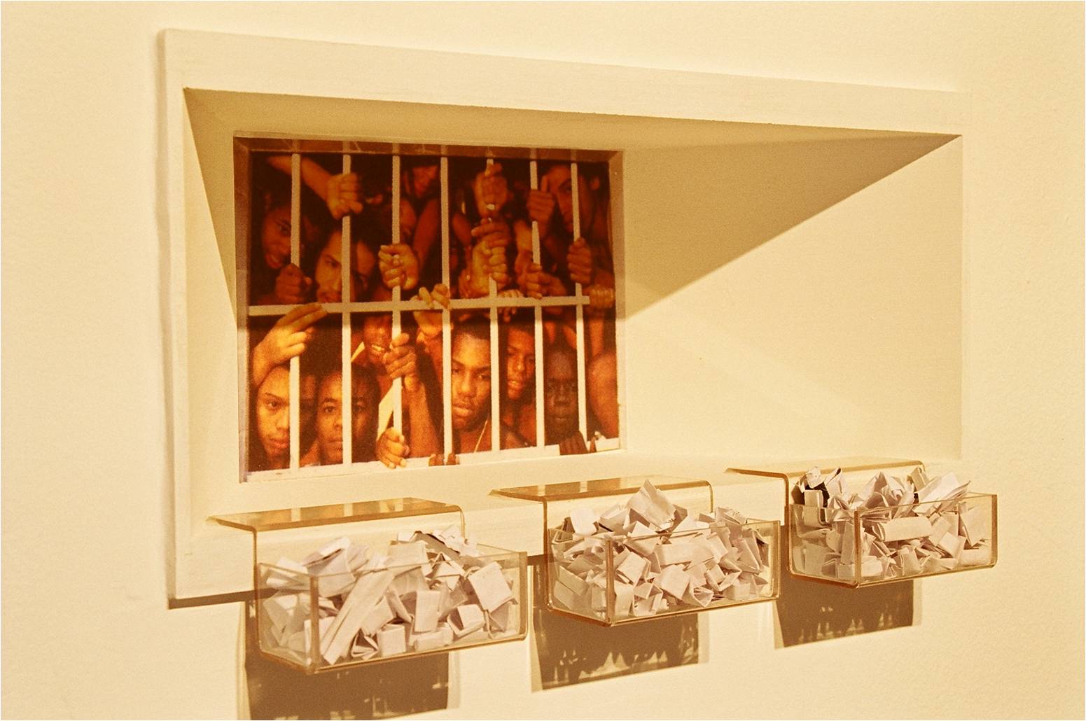 Giovana Zimermann, O Lugar do Outro , instalação, 2004