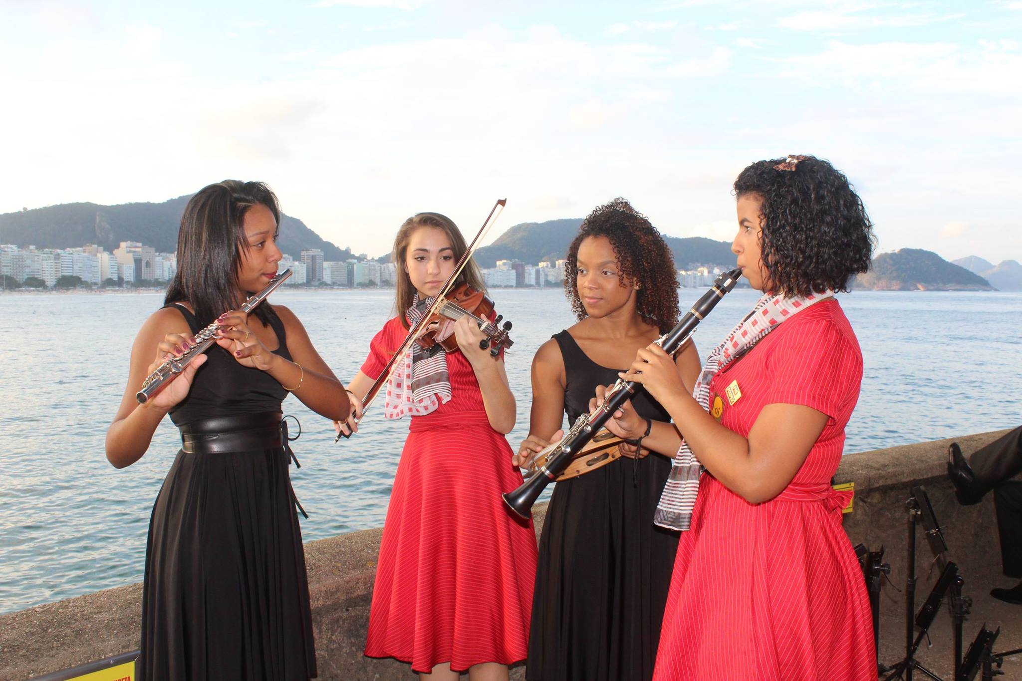 Integrantes da Orquestra Violões do Forte 