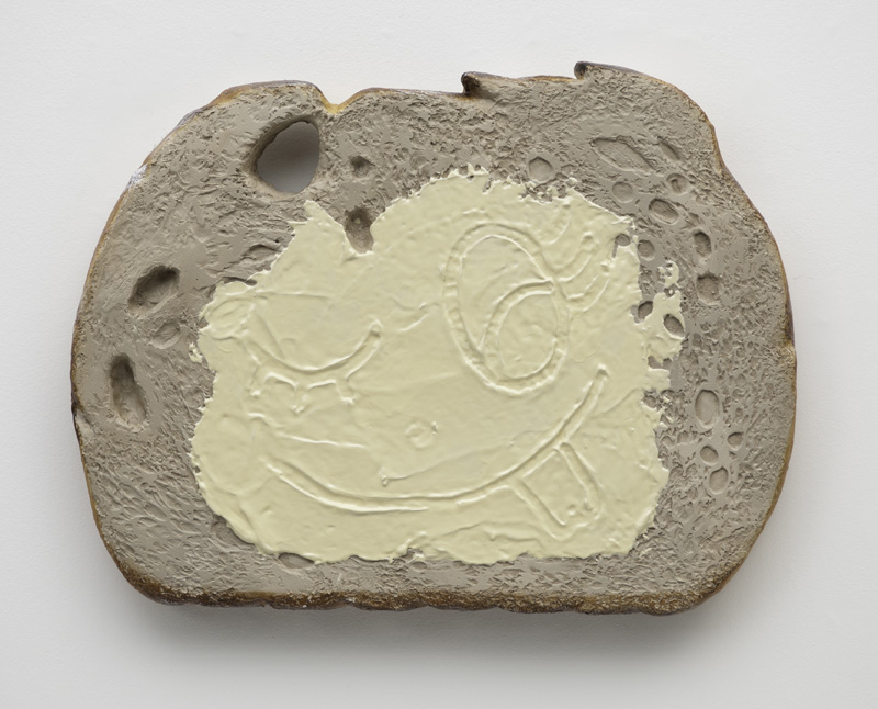 Rogério Degaki, Pão com manteiga, 2012, isopor, resina plástica, fibra de vidro e pintura automotiva / Foto: Edouard Fraipont