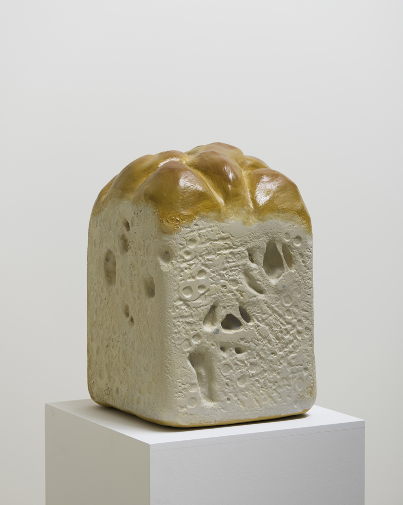 Rogério Degaki, Sem título, 2013, isopor, resina plástica, fibra de vidro e pintura automotiva / Foto: Edouard Fraipont