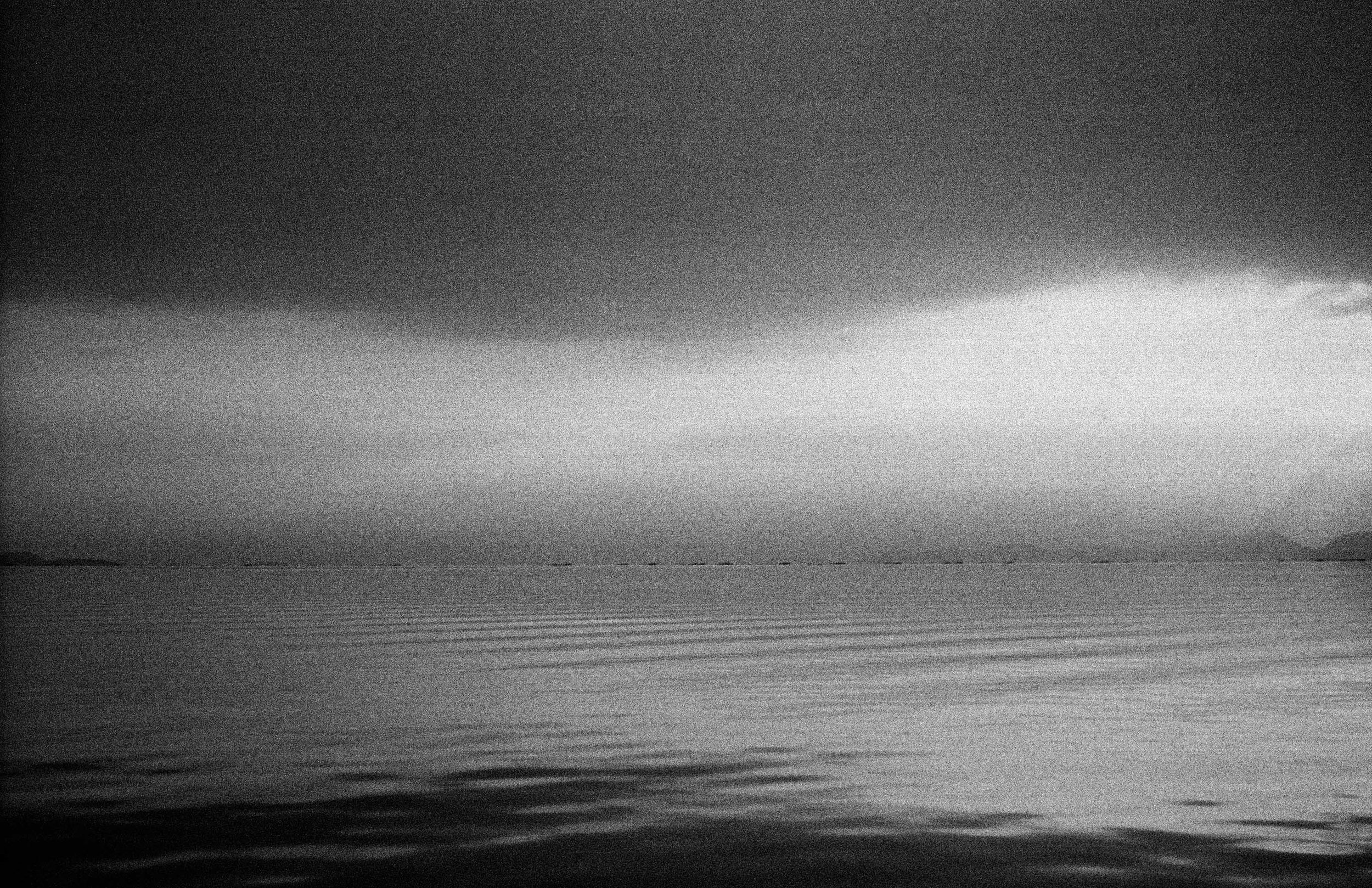 Luiza Baldan, SemTitulo, série "Estofo", 2016, fotogravura, 55cm x 85cm