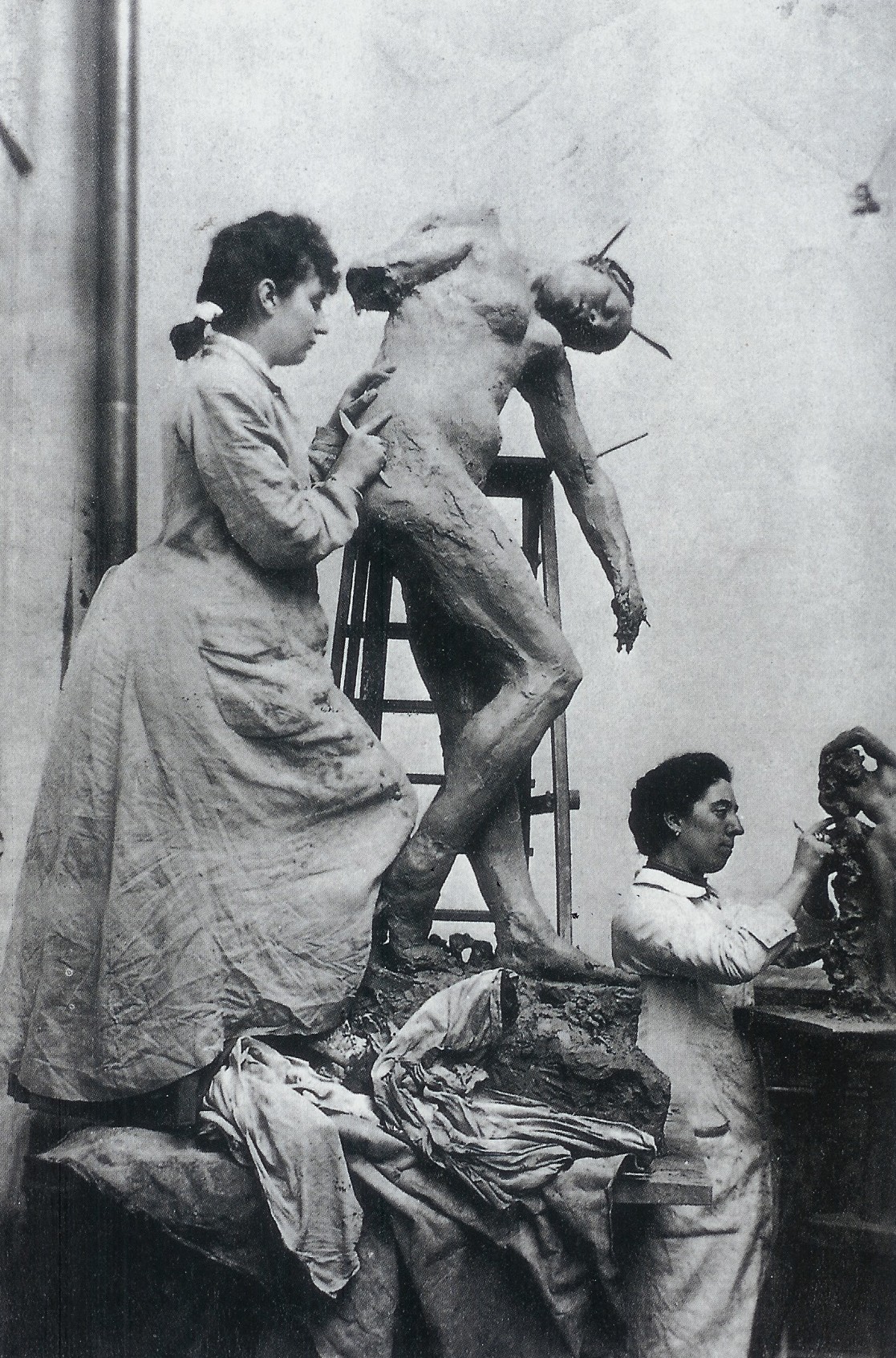 Camille e Rodin no estúdio, onde viveram história conturbada de amor entre 1886 a 1893