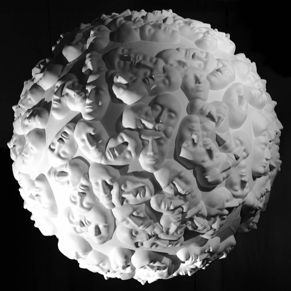 Tamara Kvesitadze, Esfera, 2011, silicone, metal, fibra de vidro, mecânica, Ø 190 cm