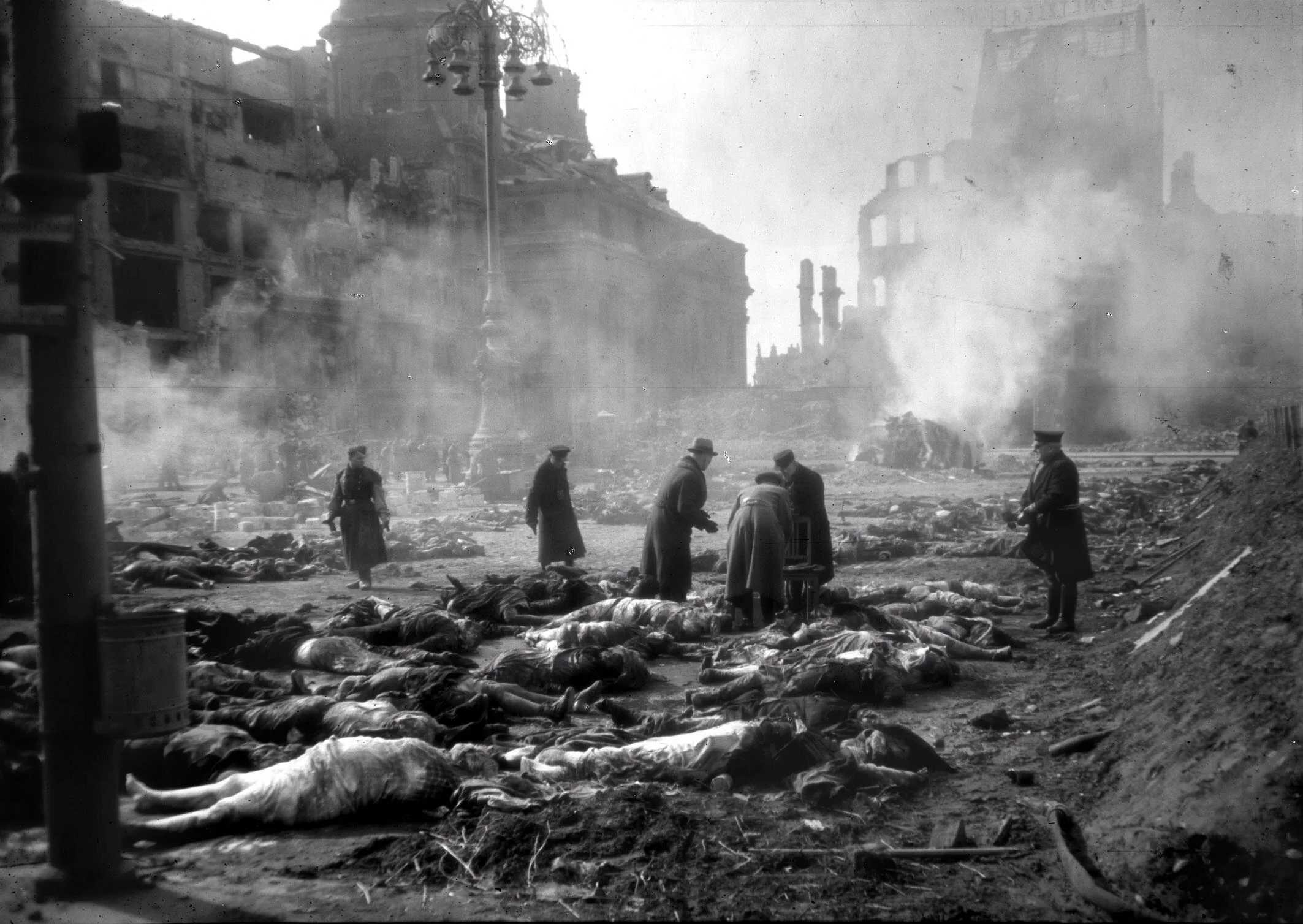 História: os nazistas testam bombardeio aéreo em Guernica, na Espanha, 26 de abril de 1937