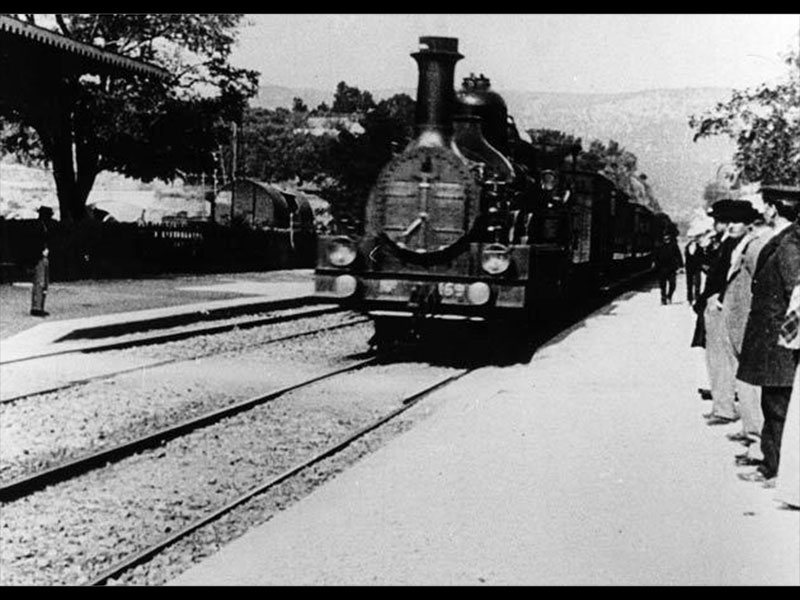 Lumière, frame do filme "Arrivée du train en gare de La Ciotat", 1895