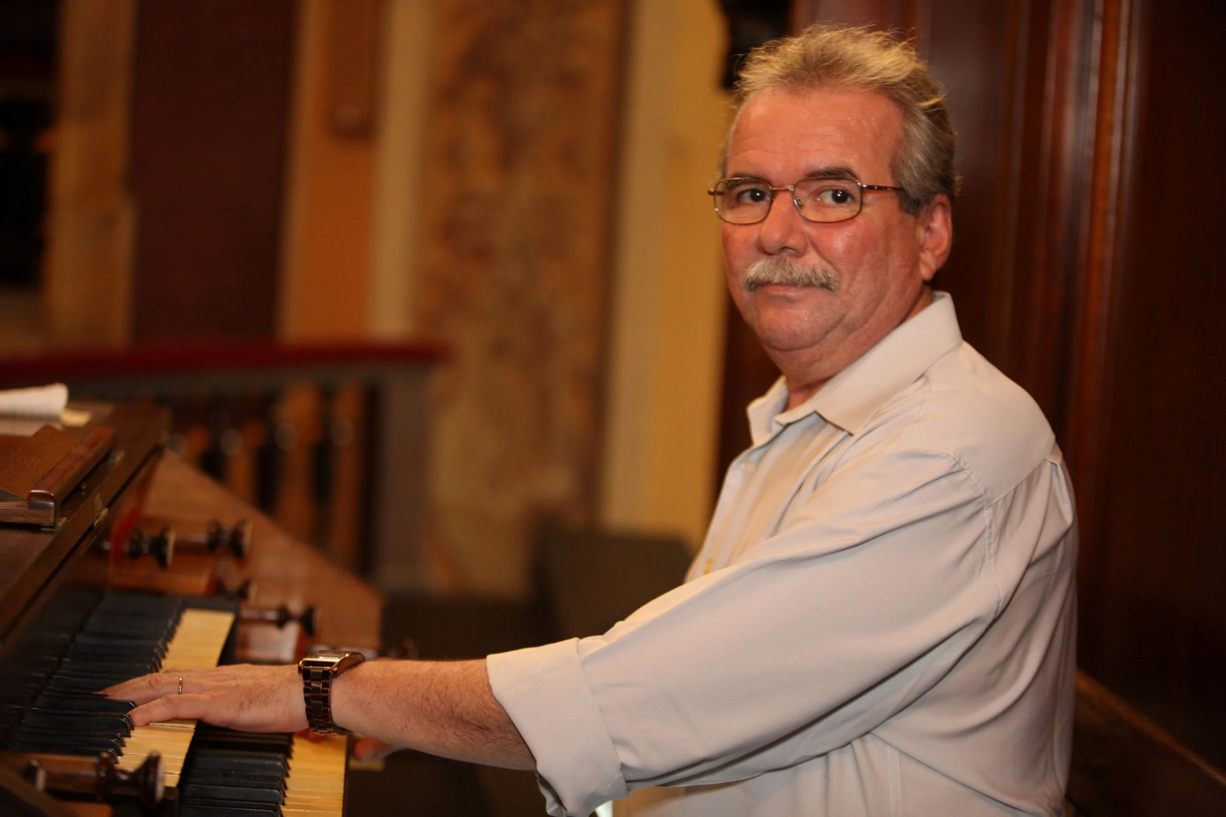 O pianista Paulo José Campos de Melo vai acompanhar "Luzes na Cidade" em tempo real 