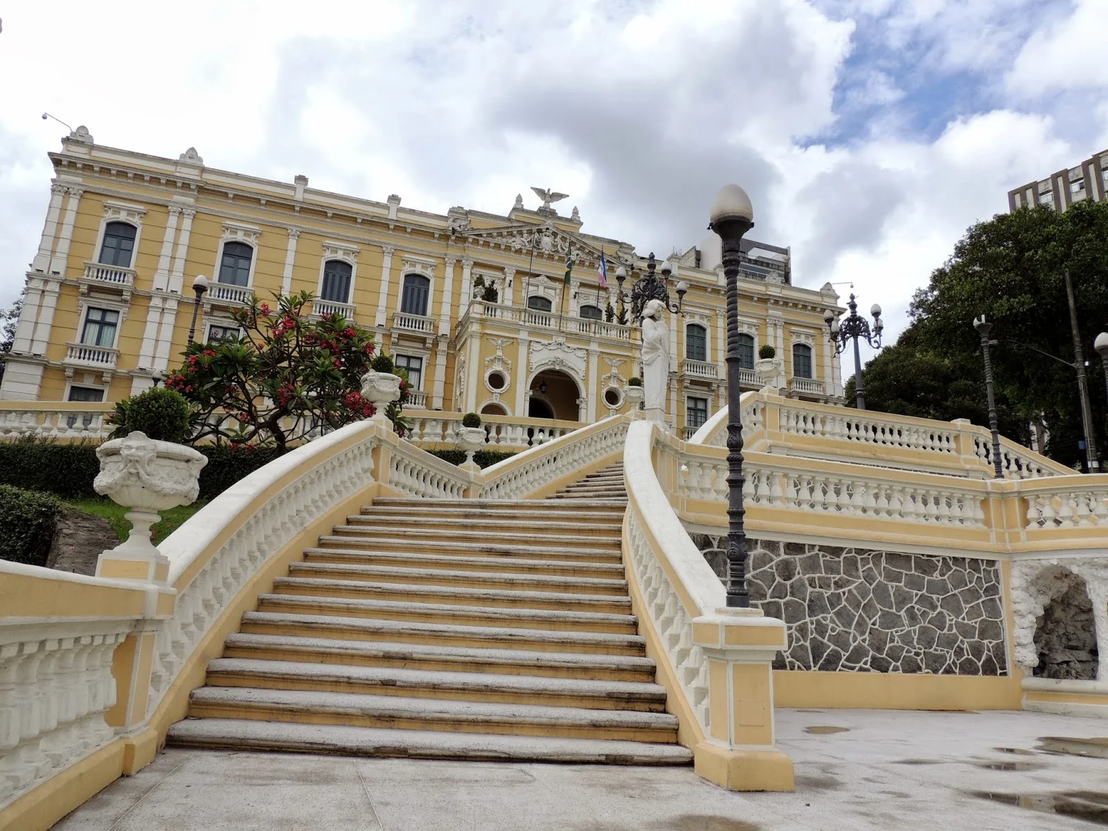 Grandioso, o Palácio Anchieta mantém Espaço Cultural para receber exposições