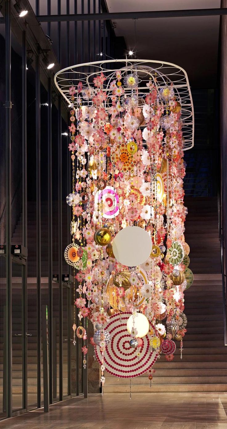 Milhazes explorou materiais resistentes e não vê "Gamboa", 2010 (acima), como uma escultura