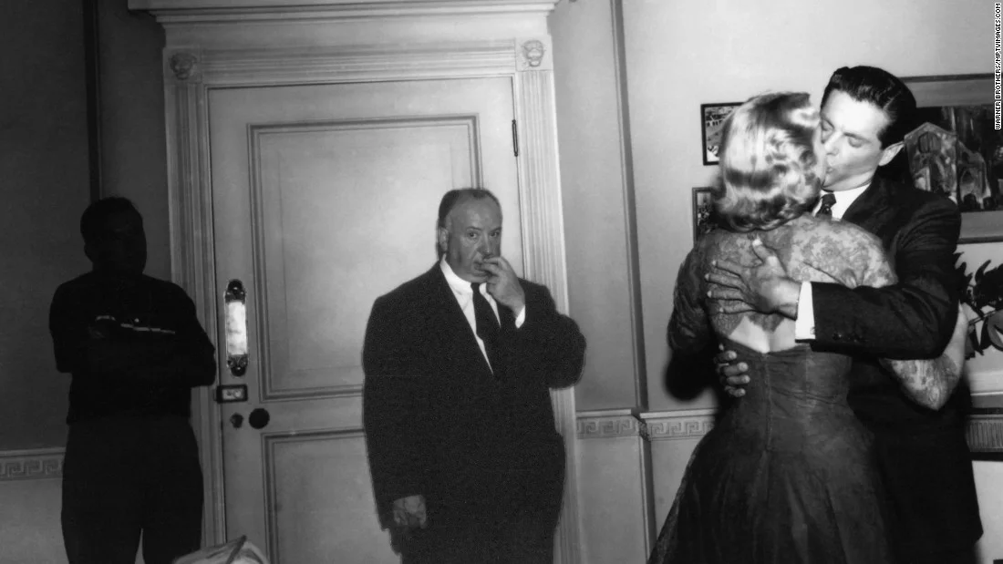 Hitchcock no set do primeiro filme que rodou com Grace Kelly: "Disque M para matar" (1954)