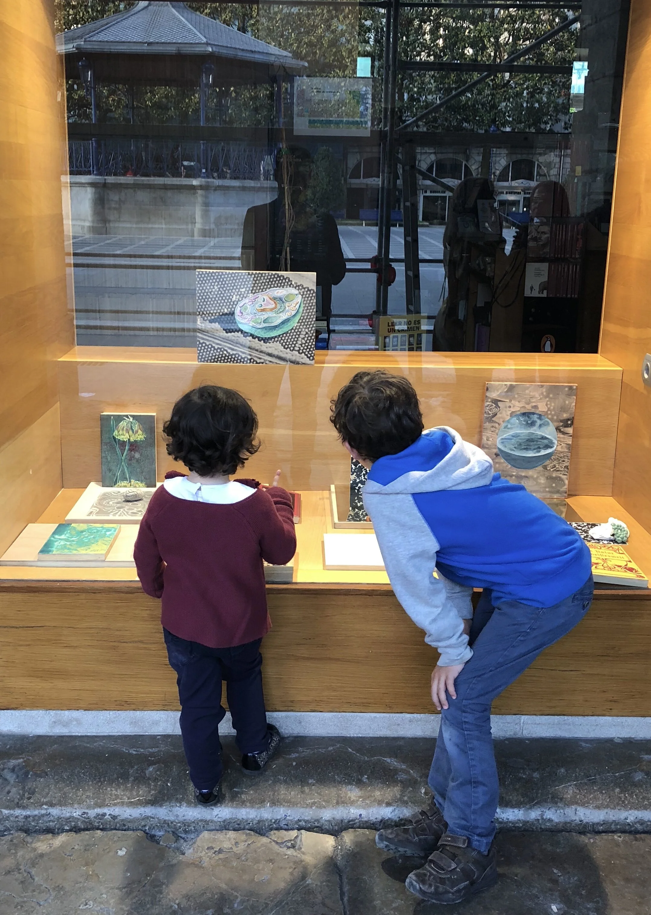  Arte peatonal. Librería Gil, Santander 2018. 