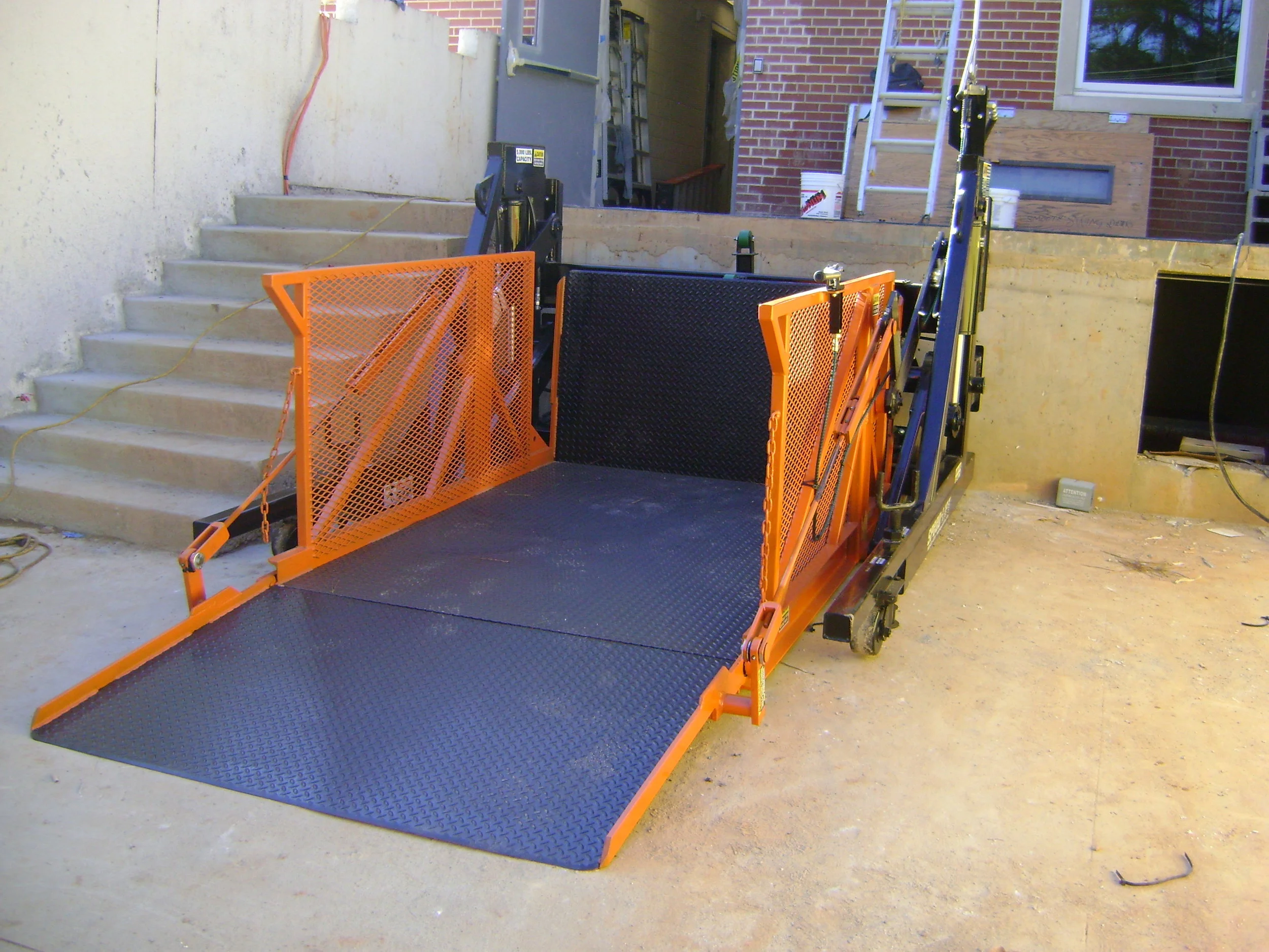 Speed Lifts Custom Loading Dock Lift l Superior Handling Equipment