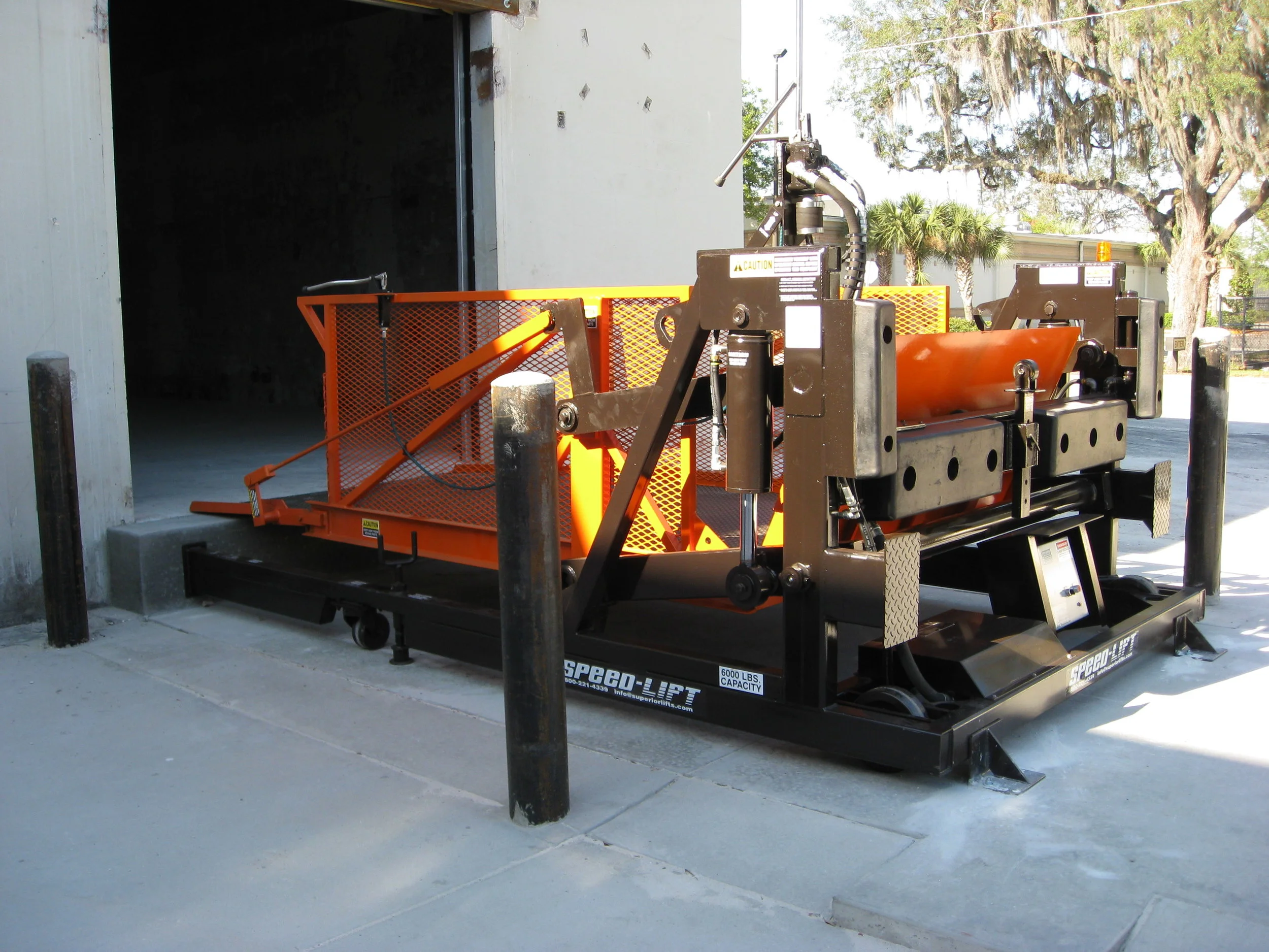 Speed Lifts Custom Loading Dock Lift l Superior Handling Equipment