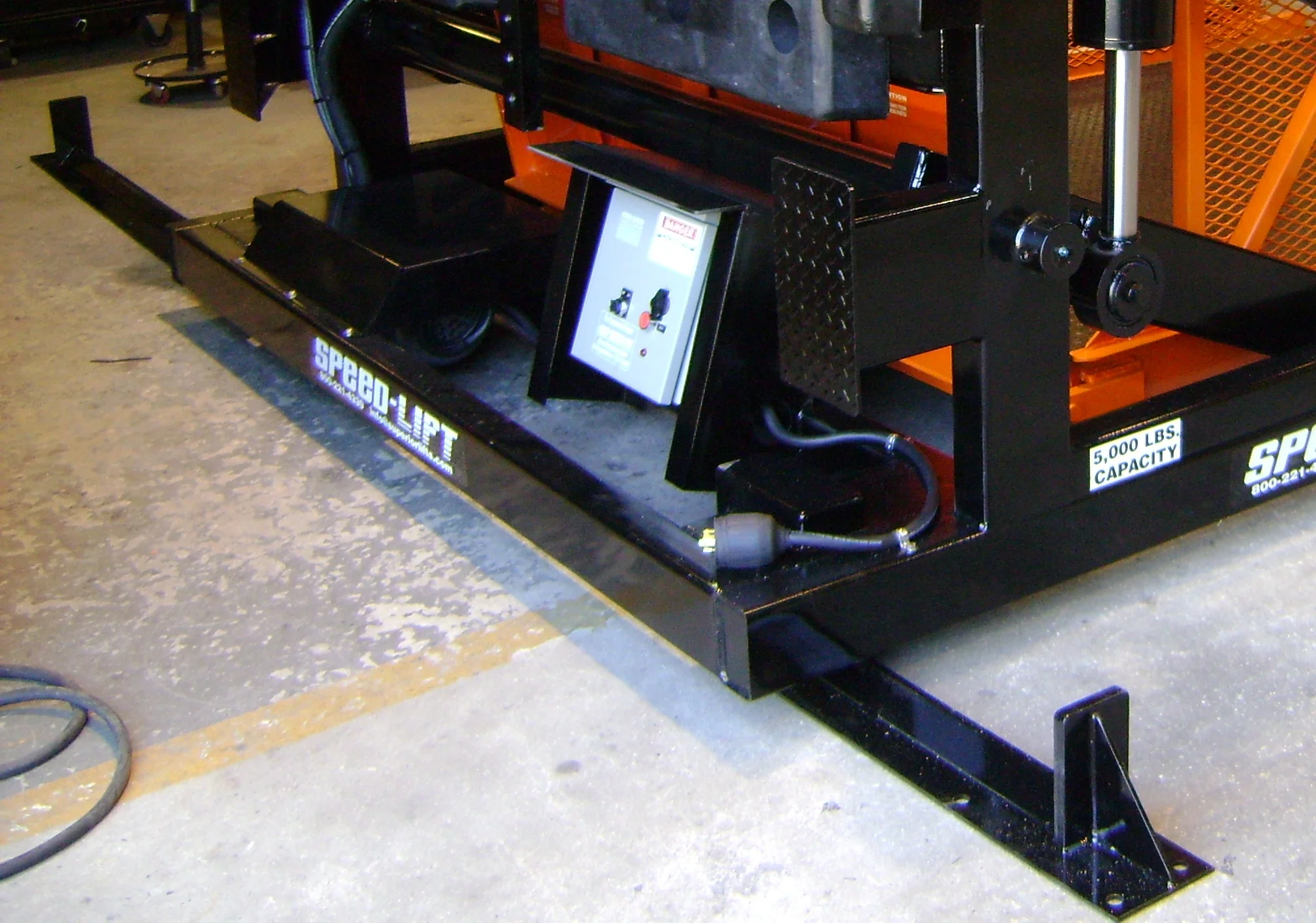 Speed Lifts Custom Loading Dock Lift l Superior Handling Equipment