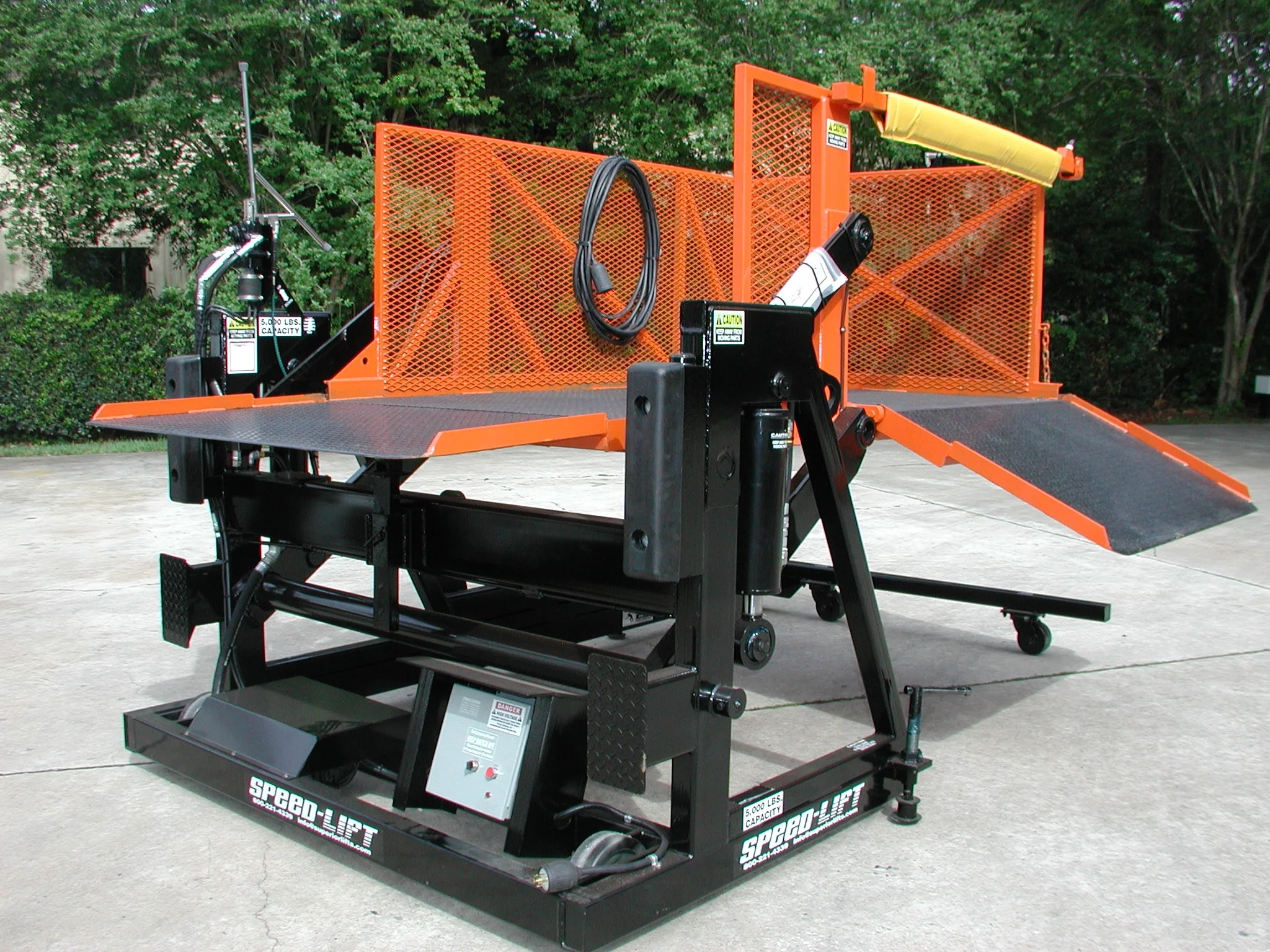 Speed Lifts Custom Loading Dock Lift l Superior Handling Equipment