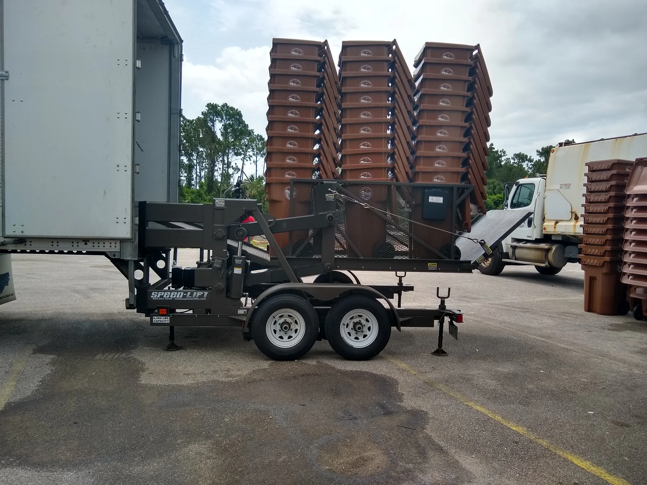 Mobile Dock Lift Towable Mobile Loading Dock Delivery, Lumper