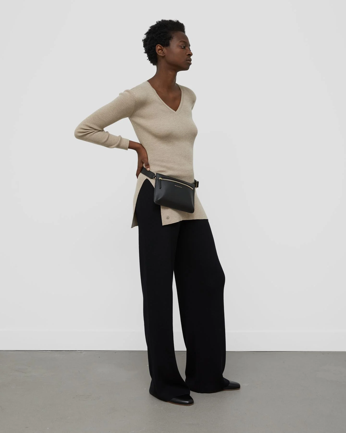 WLE-SS22 - CARRYOVER_Castillo_Convertible_Belt_Bag_FAP-0102GW_Jet_Black-907_OS_W16876.jpg