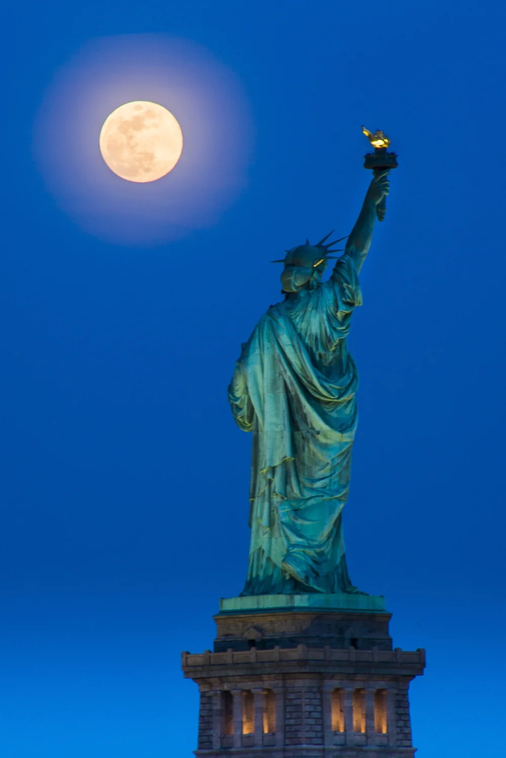 Moonrise_Statue_print (2 of 2).jpg