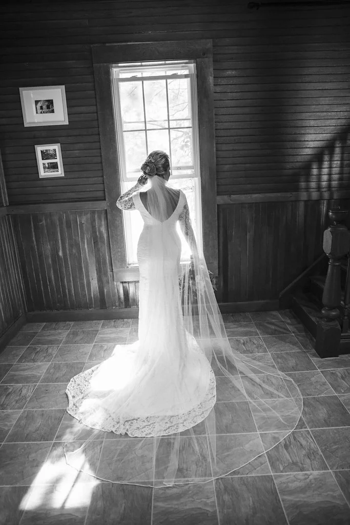 A&M-AshleighGettingReady_147-web.jpg