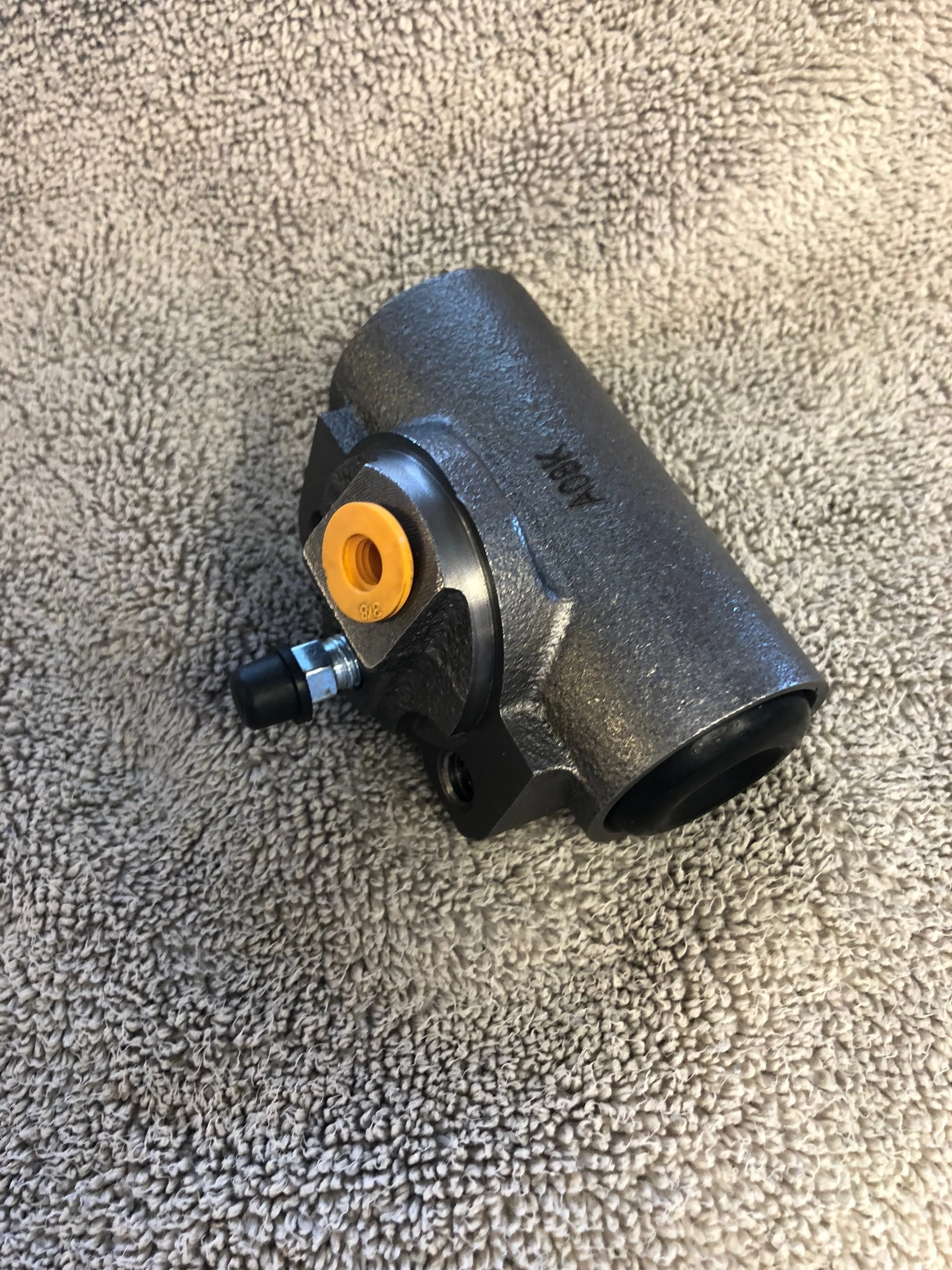 Rear Wheel Cylinder IMG_1014.JPG