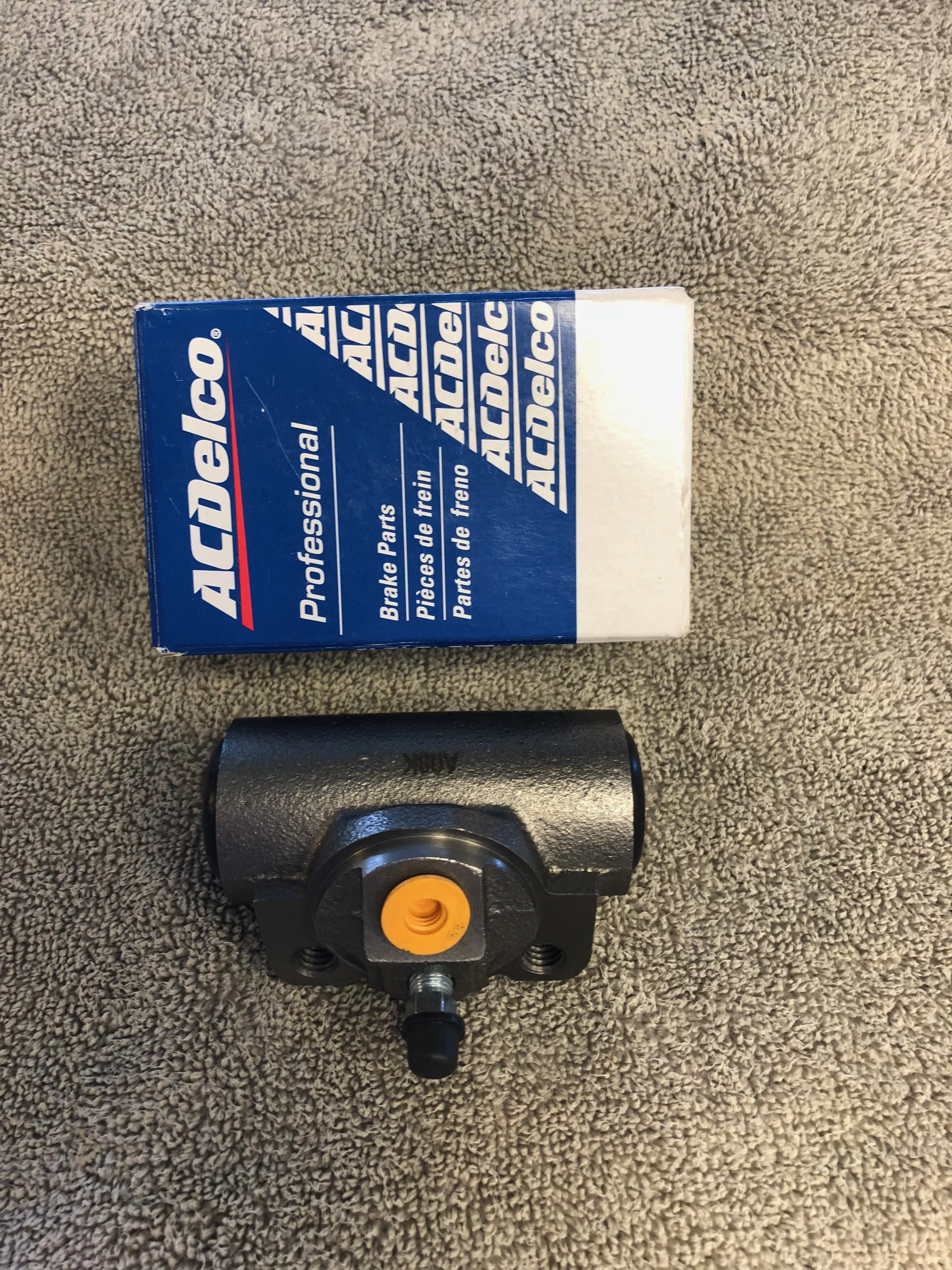 Rear Wheel Cylinder IMG_1012.JPG