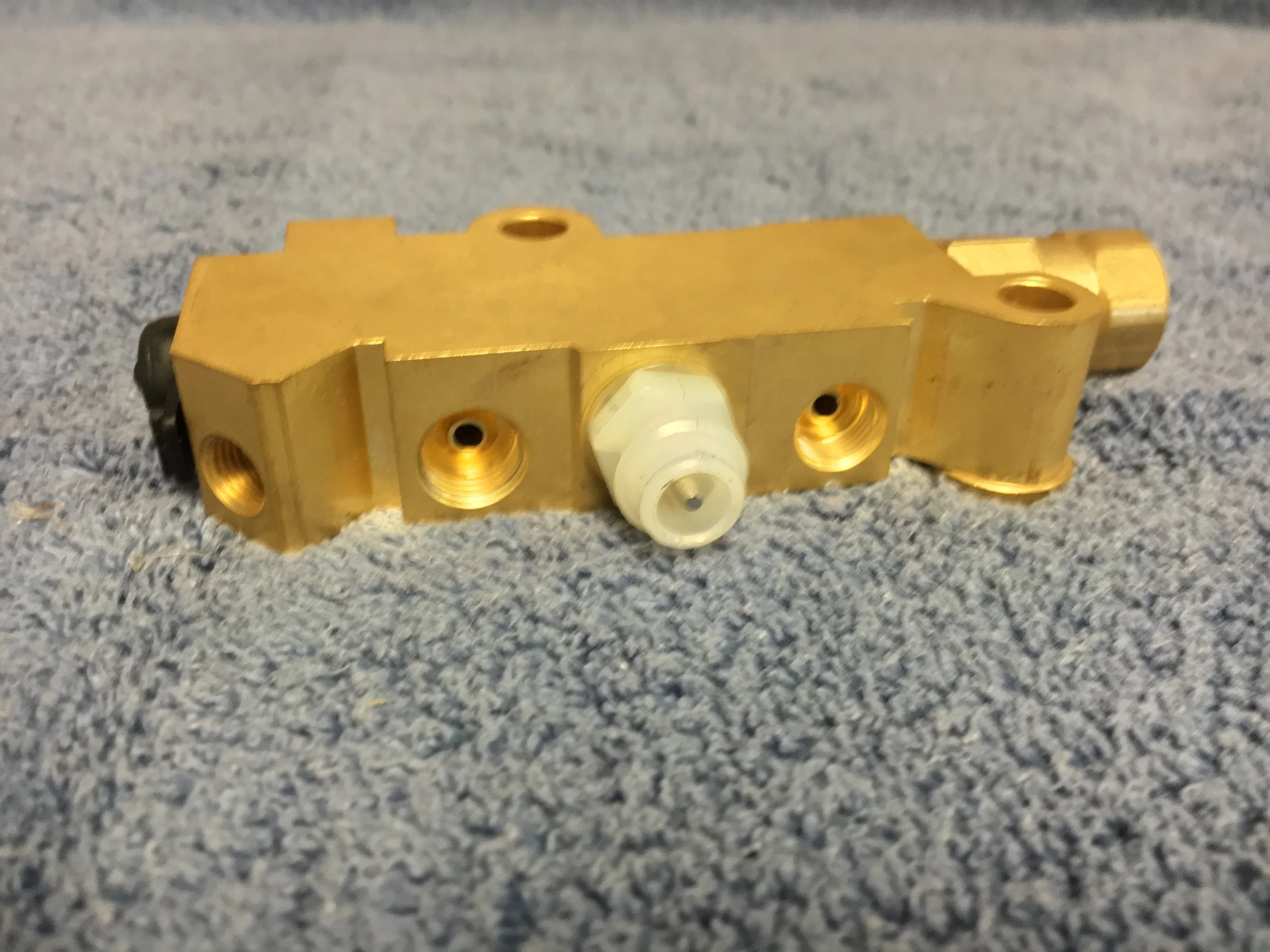 Brake distribution proportioning valve IMG_0190.JPG