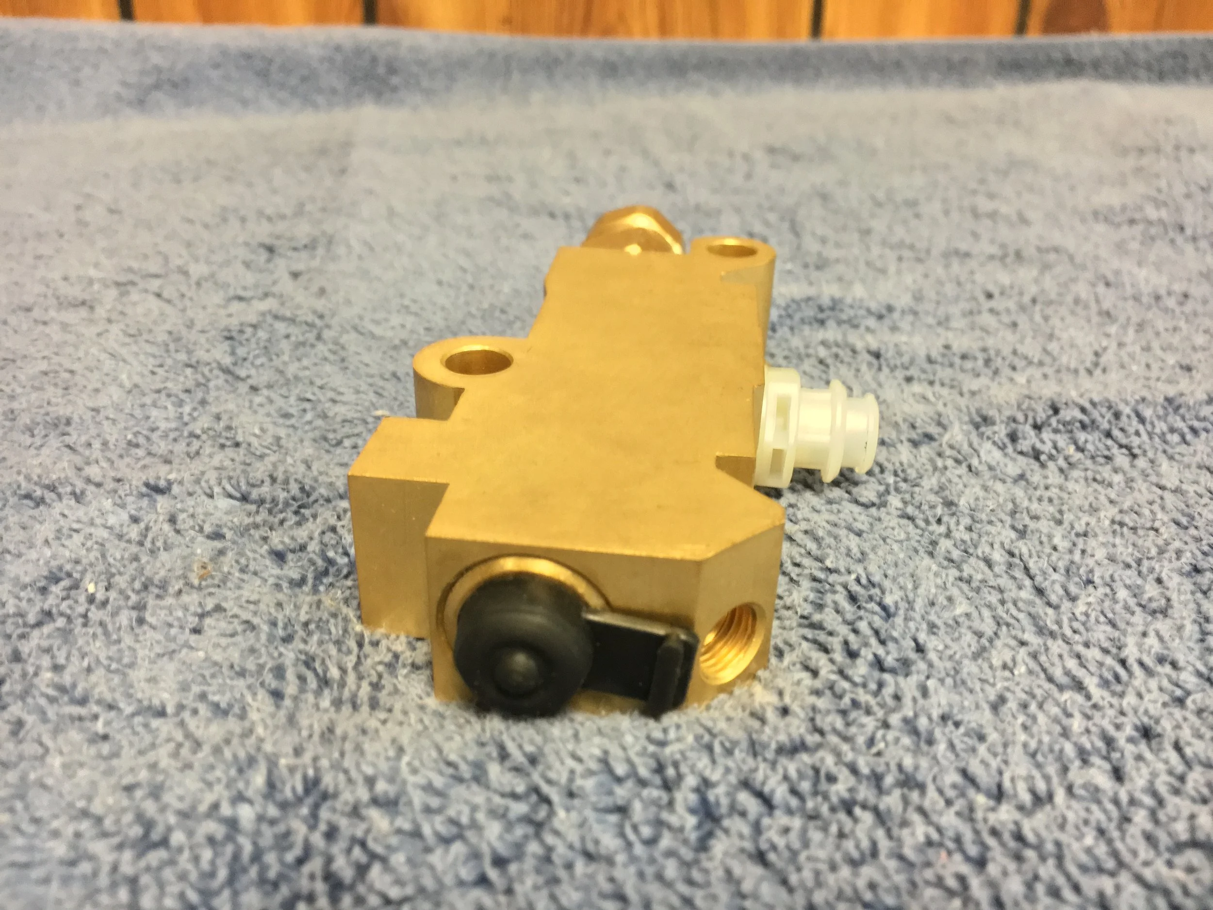 Brake distribution proportioning valve IMG_0191.JPG