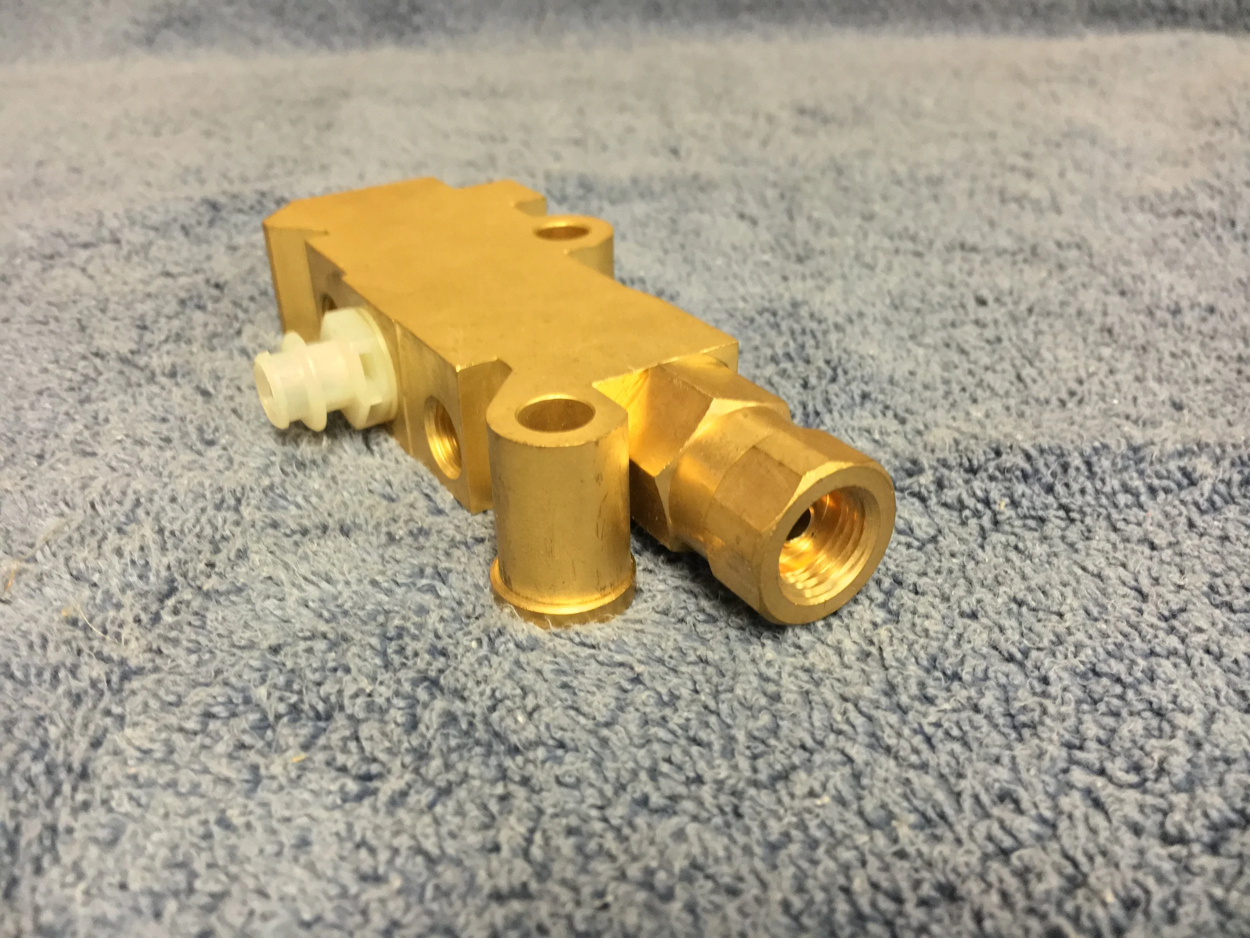 Brake distribution proportioning valve IMG_0193.JPG