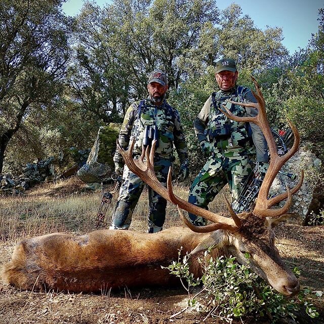 #tbf Great memories looking back to September, this deer took our sleep away for a few days! Congrats @lucianorojascastano cheer up everyone we will get through this!!! &bull;
🍀🦌🏹
&bull;
#yomequedoencasa #istayhome #wirbleibenzuhause 
#stalkanddra