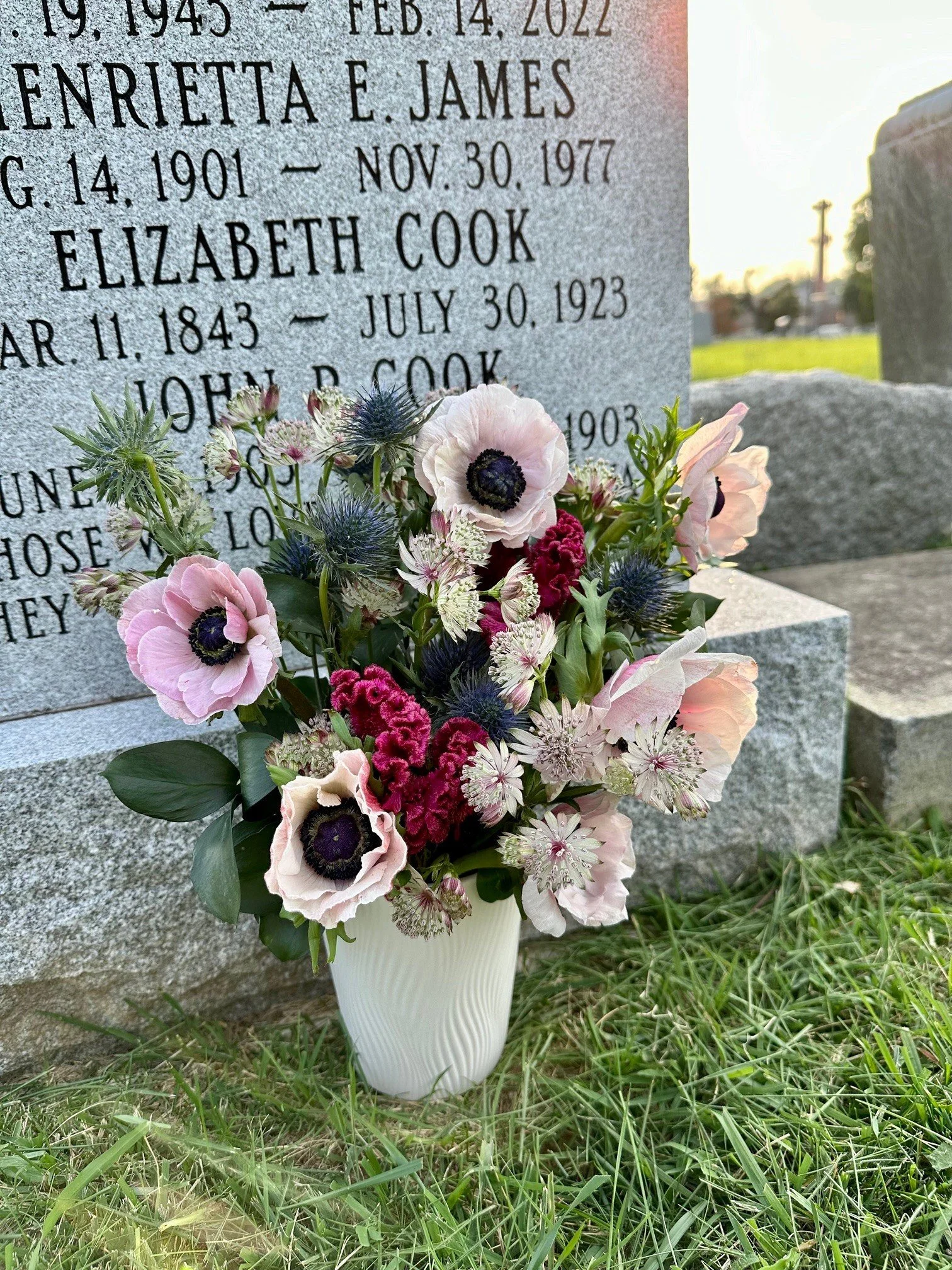 Grave flowers 3.jpg