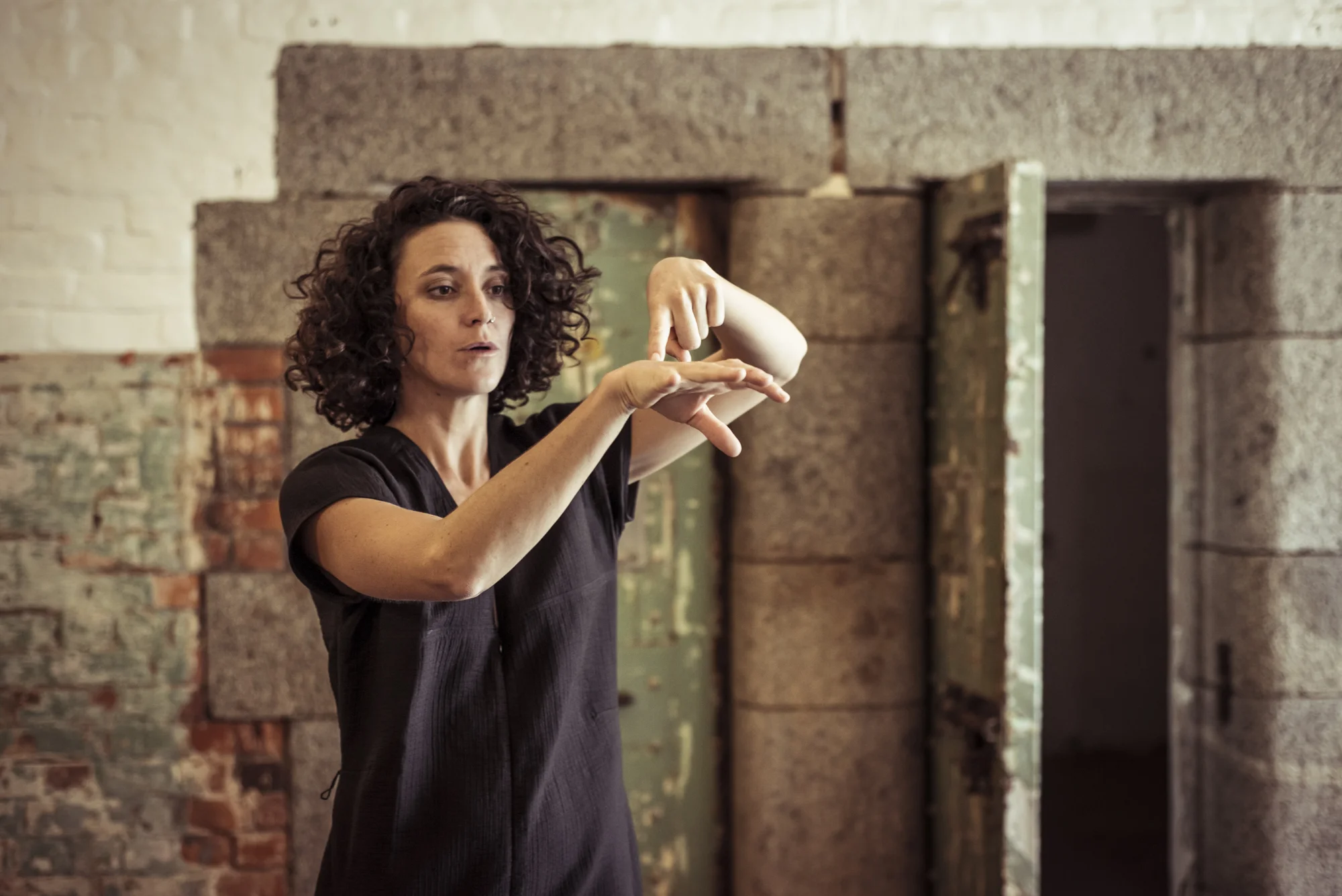 Hauntings / Shape of an Echo 2019. Castlemaine State Festival. Fayen d’Evie, Andy Slater, Anna Seymour, Pippa Samaya, with Ilana Gelbart and Jaycob Campbell. Old Castlemaine Hospital. Photo by Pippa Samaya.