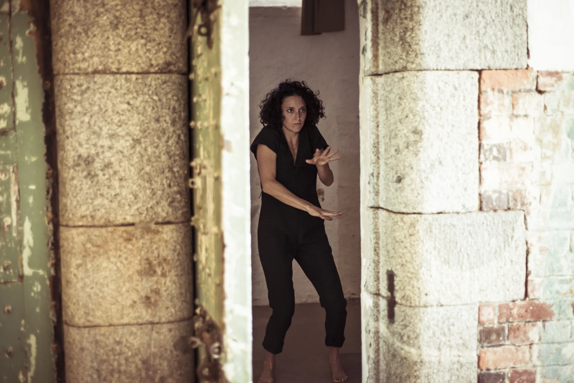 Hauntings / Shape of an Echo 2019. Castlemaine State Festival. Fayen d’Evie, Andy Slater, Anna Seymour, Pippa Samaya, with Ilana Gelbart and Jaycob Campbell. Old Castlemaine Hospital. Photo by Pippa Samaya.