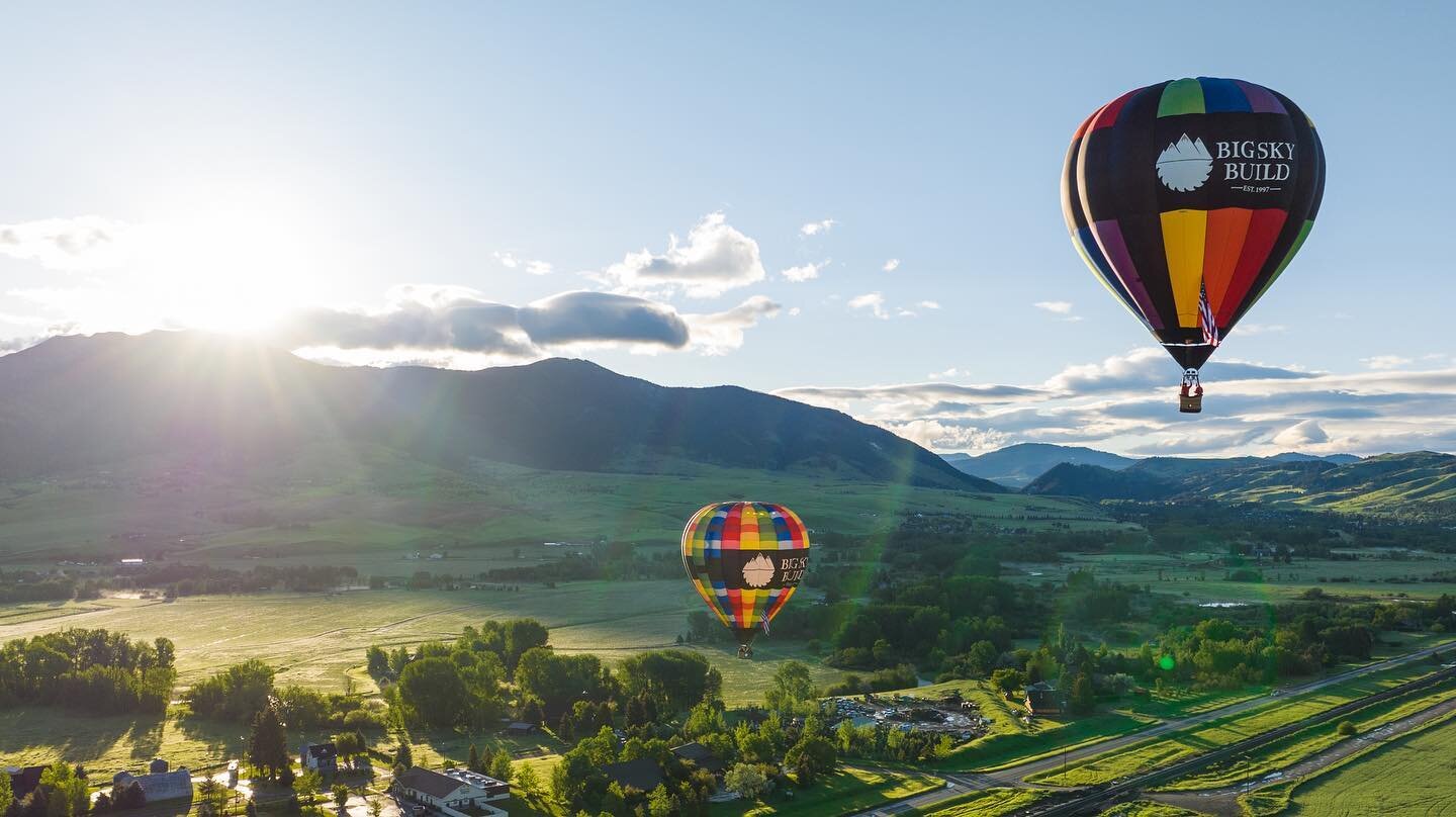 On Tuesdays we fly away with the balloons. 

#hotairballoon #aerialphotography #nature #sunrise #mountains #bridgermountains #bridgerrange #bozeman #montana #bozemanmontana #visitbzn #montanamoment @visitmontana @visit_bozeman
