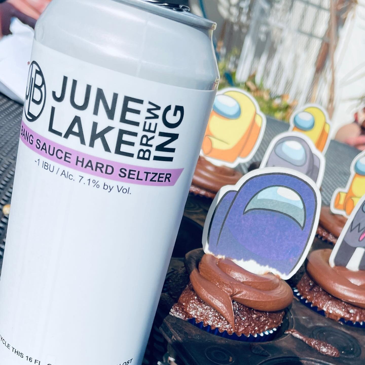 @junelakebrewing + cupcakes. Almost as good as #superawesomebeer and powder.
#cupcakes
#jlbisbeer #junelakebrewing #cupcakes
#abs #hottie #chulavista