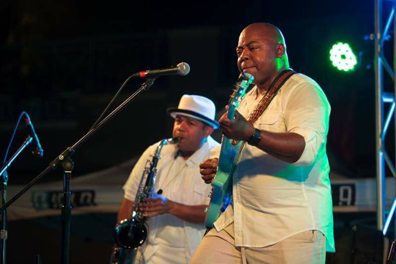  Performing with Paul Jackson Jr. 