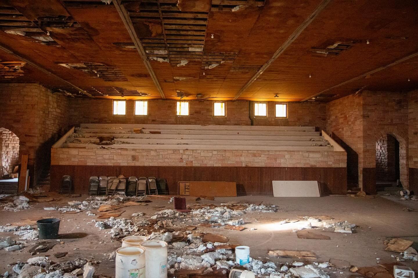 backstage at the long abandoned Meridian Community Church gymatorium in Meridian Oklahoma, population 14

#abandoned #abandonedok #abandonedoklahoma