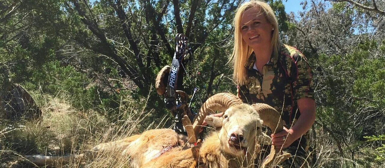 Time To Vote For Your Favorite Extreme Huntress Finalist!  Check out finalist Lindsay Christensen