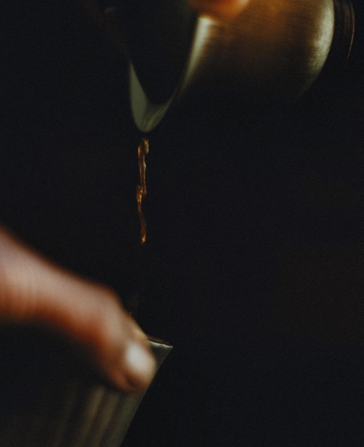 The start of the morning comes with &quot;Waterfall&quot; Rou Gui, Spring 2020, Tea Master Zhou, Horse Head Cliff Wuyi Mountain. 

#tea #sonwutea #wuhealing #tealifestyle #lifestyle  #tealover #whitetea #ilovetea #teaculture #gongfutea #teaceremony #