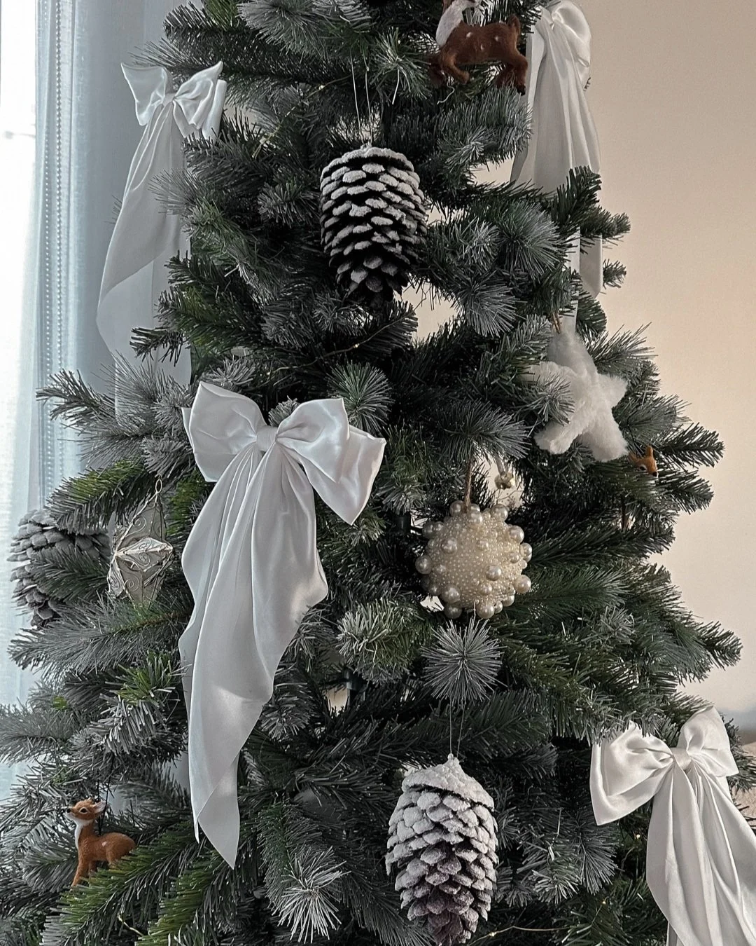 The Bow Christmas Tree Trend in 2023