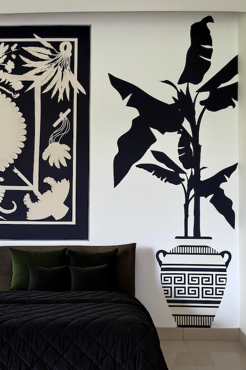 amelia with black bedding 2.png