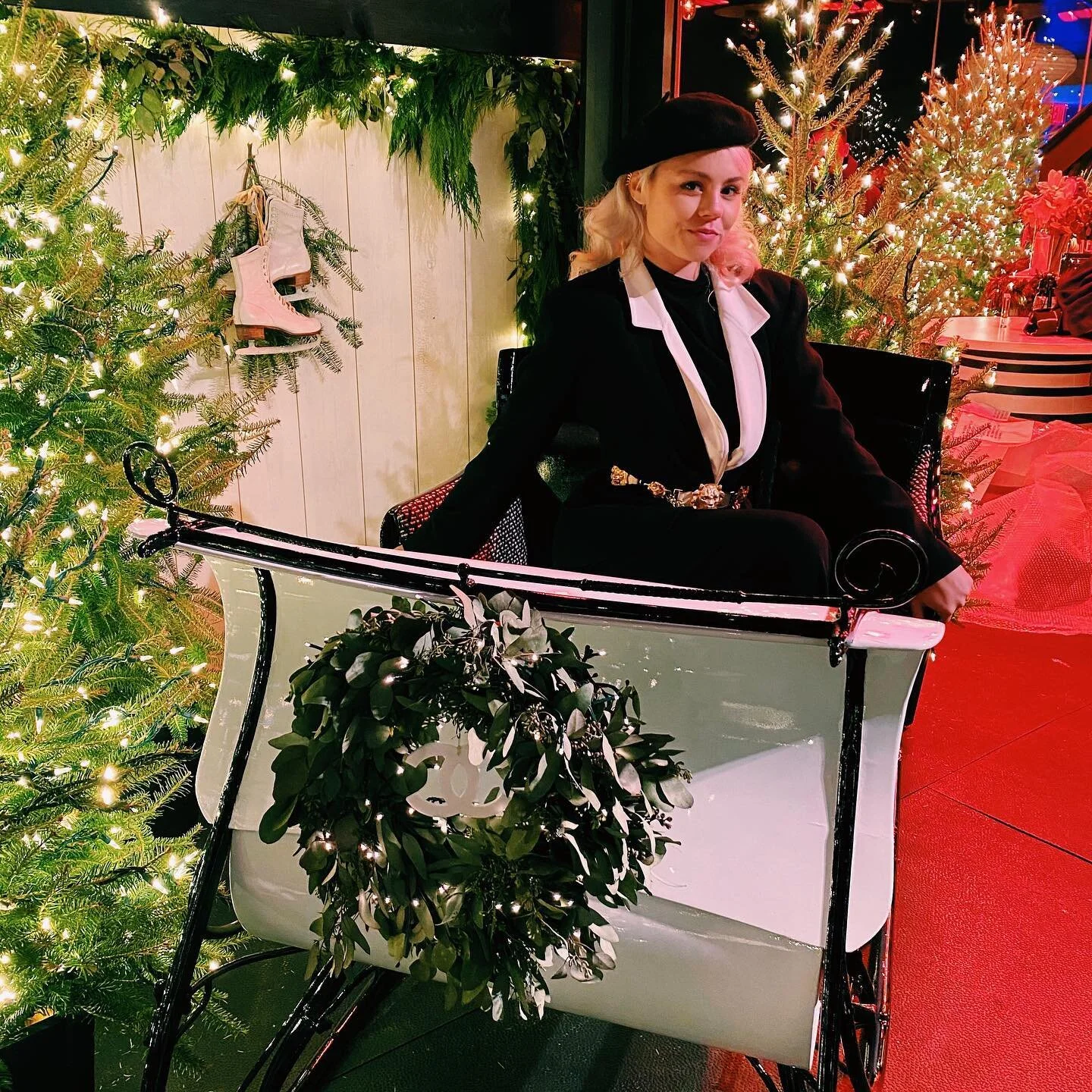 Literally and figuratively sleighing whilst wishing you Happy Holidays and a wonderful New Year! 🎁🎄 @chanelofficial #chaneln5inthesnow