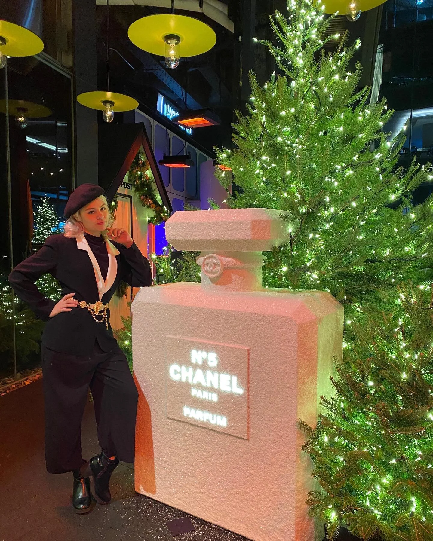 @chanelofficial N&deg;5 in the Snow pop-up is opening to the public tomorrow at noon @thestandard ❄️ friends in the city, please stop by! 💙 #chaneln5inthesnow